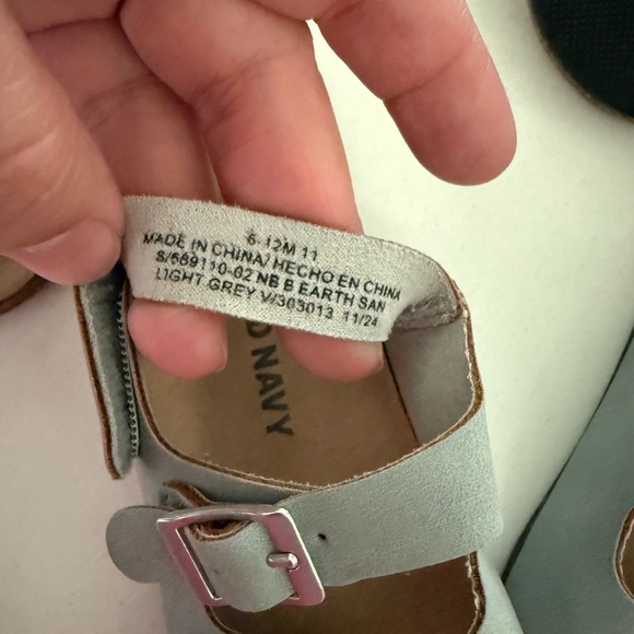 Bundle of 3 Pair of Old Navy Baby Sandals - all size 6-12 Months - Picture 7 of 8